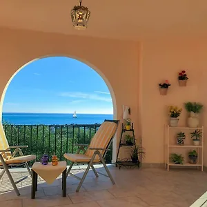 https://estepona-seafront-apartment.es-andalucia.com